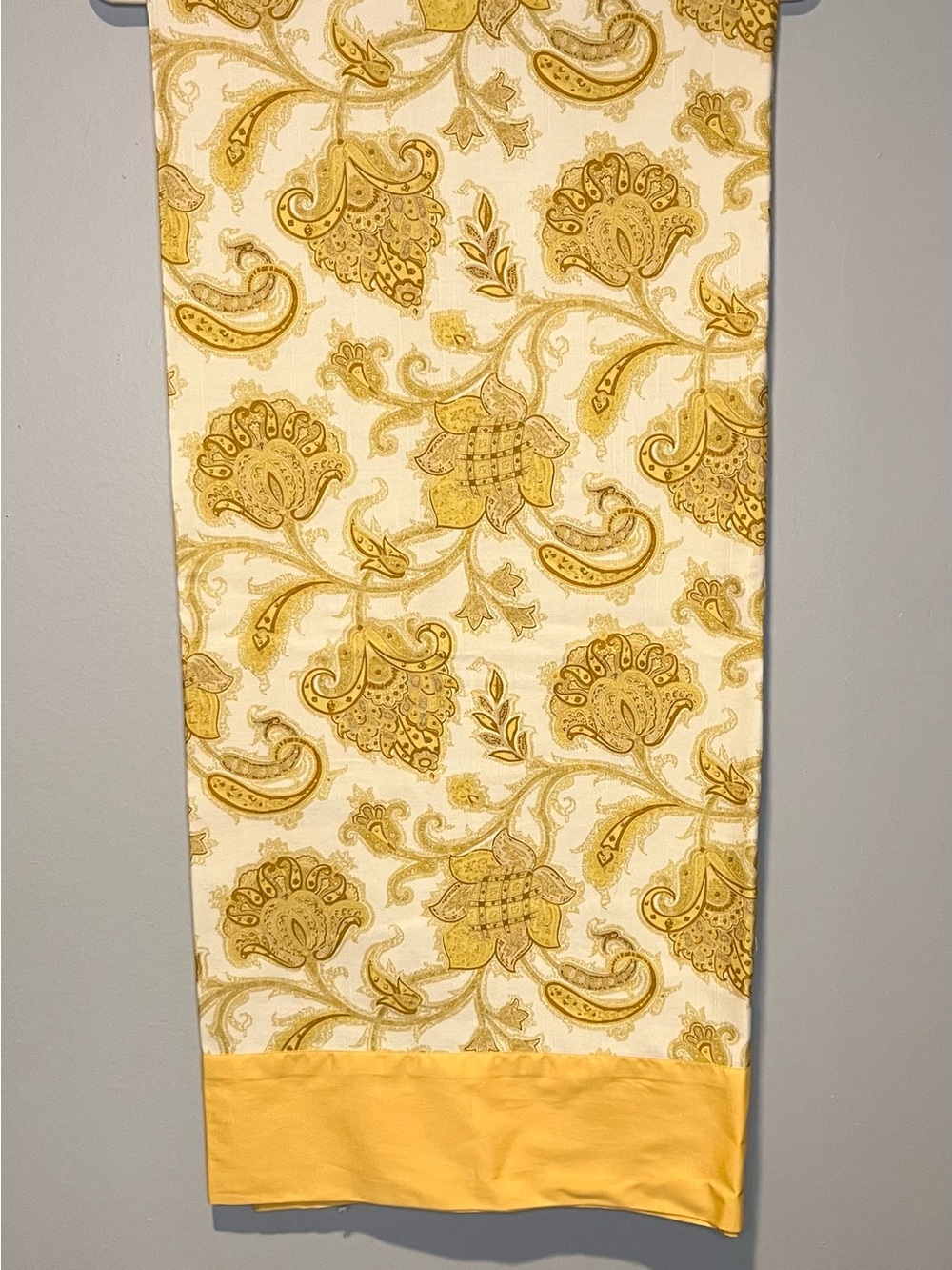 Vintage Jim Thompson 100% Cotton Tablecloth 60x60 NWT Yellow Botanical Paisley